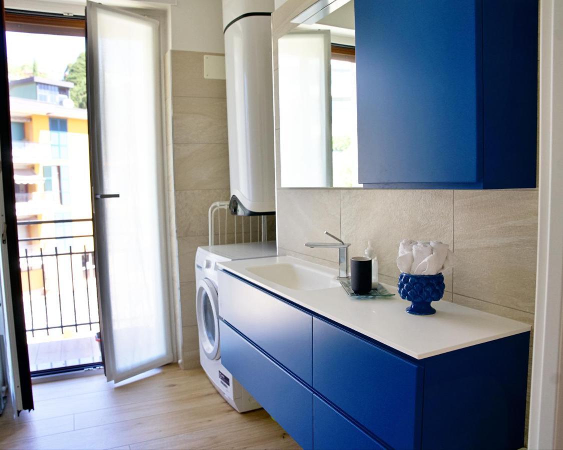 The Blue - Lake / City View Modern Apt Near Villa Olmo Como Exterior foto