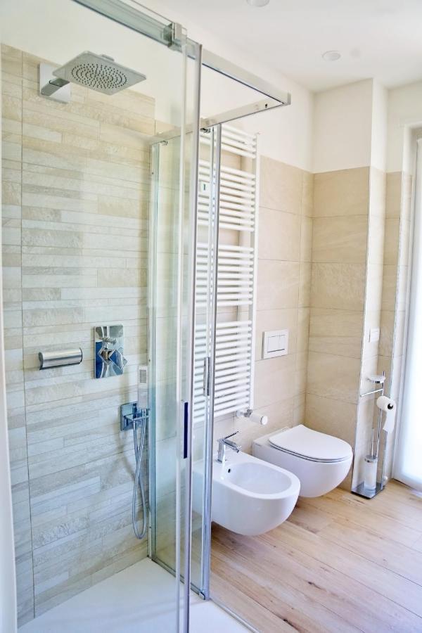 The Blue - Lake / City View Modern Apt Near Villa Olmo Como Exterior foto